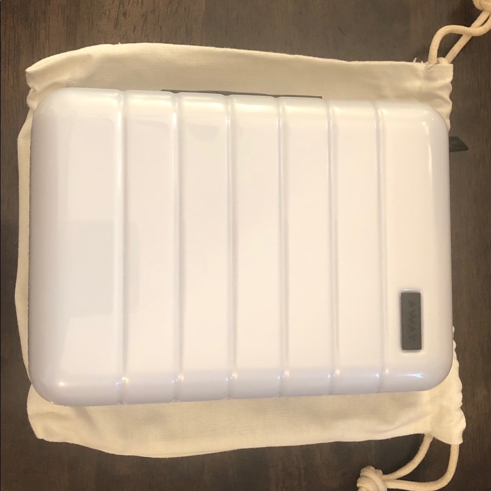 Away mini luggage in Halo